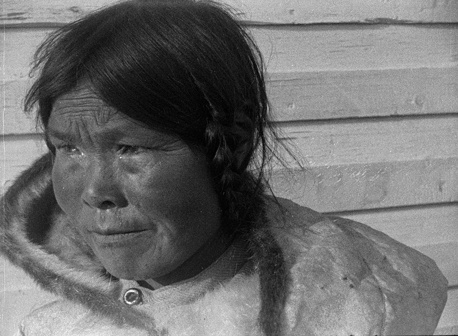     NFB Archives, Arctic Expedition, 1923. Film still from Jeff Barnaby’s Etlinisigu’niet (Bleed Down), from the series Souvenir, 2015. © National Film Board of Canada.

