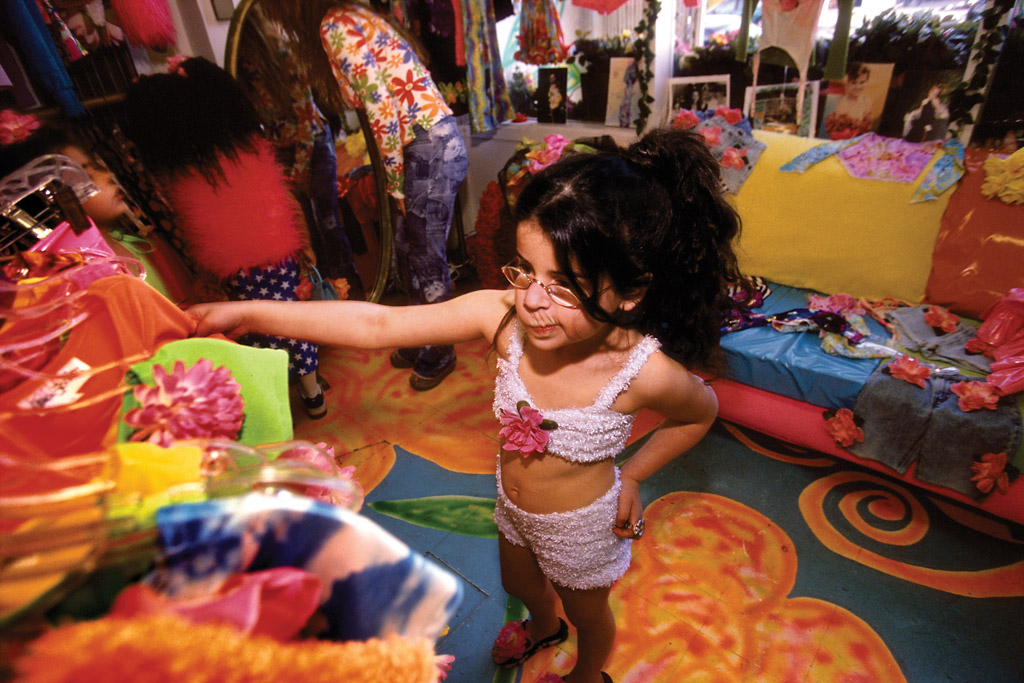     Lauren Greenfield, Lily, 5, shops at Rachel London&#8217;s Garden, where Britney Spears has some of her clothes designed, Los Angeles, California, 2004-2009 Lauren Greenfield/INSTITUTE

