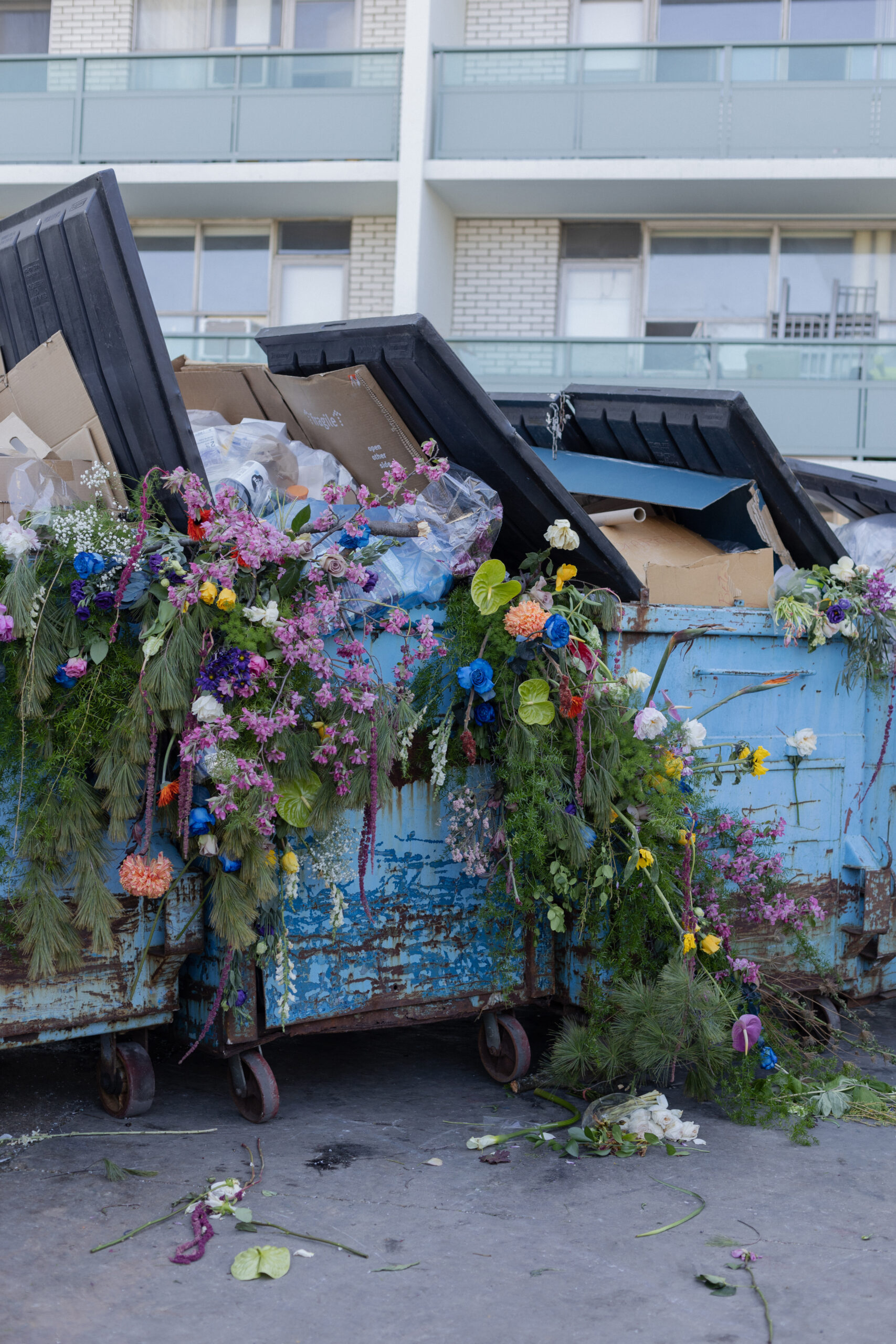     Marie-Pier Guillot & Mimosa Haque, Garbage Day of Mourning, 2021

